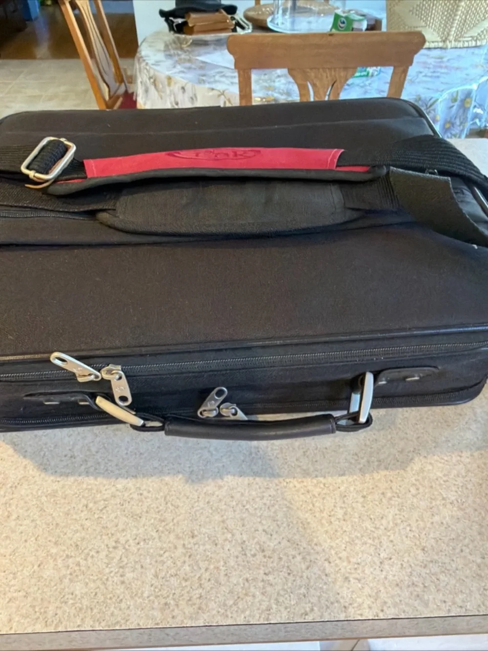 Samsonite Black briefcase Laptop Bag with adjustable shoulder straps canvas